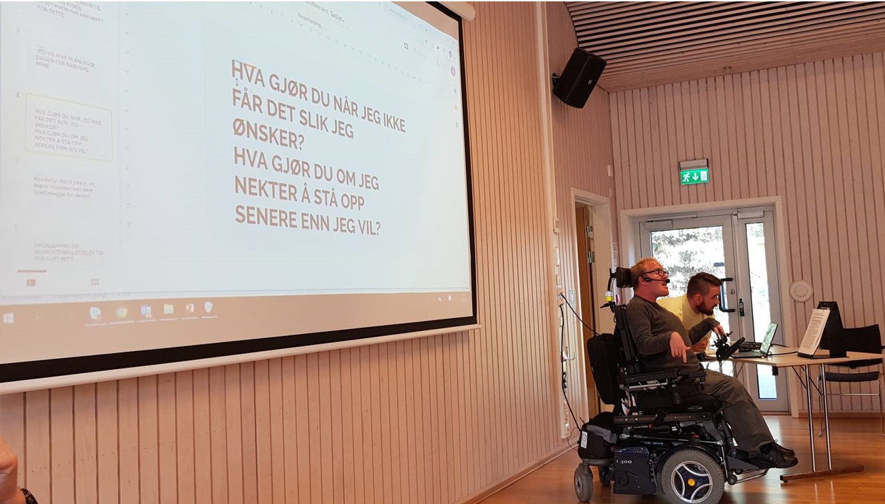 Lennart Røsten presenterer under et møte i PAAR-prosjektet.