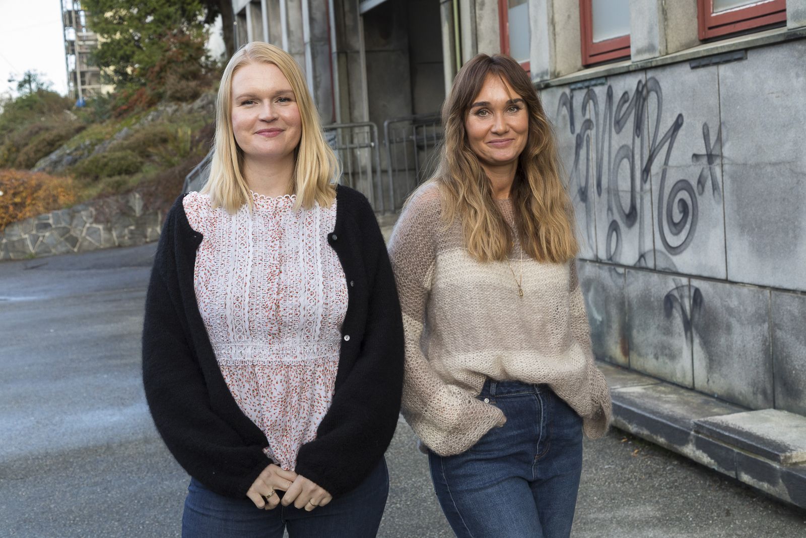 Bilde av to damer som er ansatte i Haugesund kommune. Copyright Otto von Munchow 