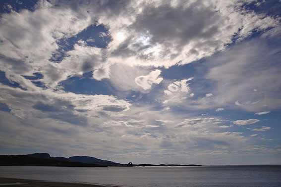 Bilde av himmel med skyer og hav. Copyright NAKU