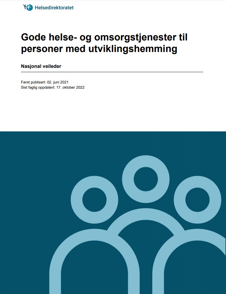 Fremsiden av veileder gode helse og omsorgstjenester til personer med utviklingshemming. Hvit bakgrunn, tekst med tittel av veilederen, og halve dokumentet er blå bakgrunn og det kan ligne på tre figurer illustrert av sirkler