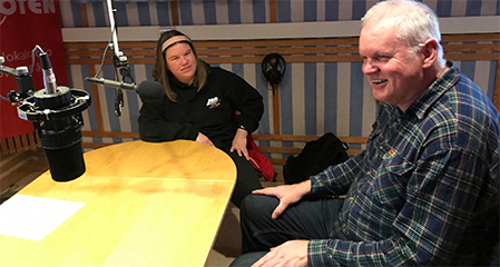 Bilde av Kjersti Kålås og Stein Jøraasen i Studio til Radio Toten 