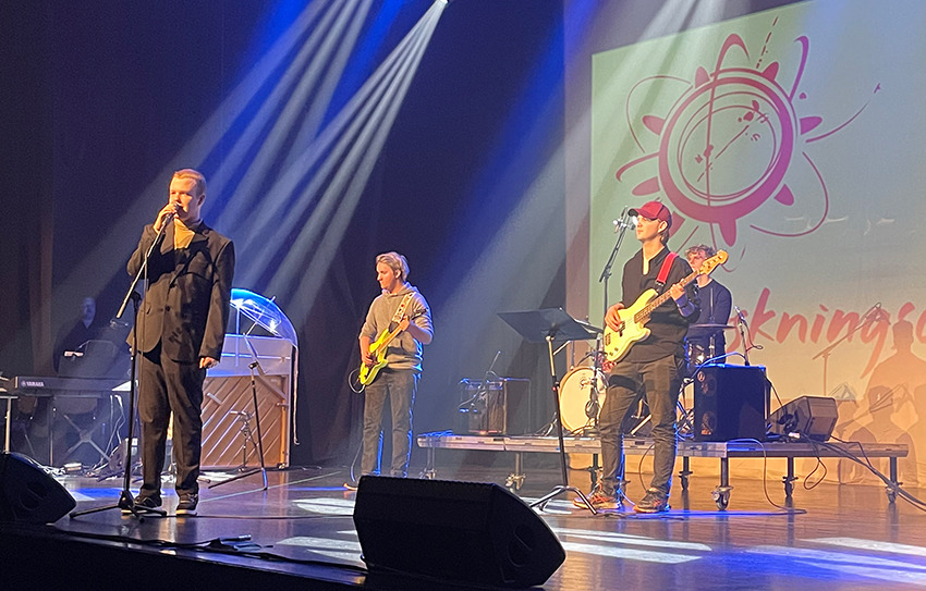 Bilde av et band med fire personer 