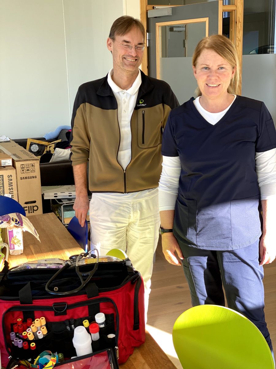 Aleksander og Trine Sandnes med undersøkelseskoffert ©Cato B. Ellingsen